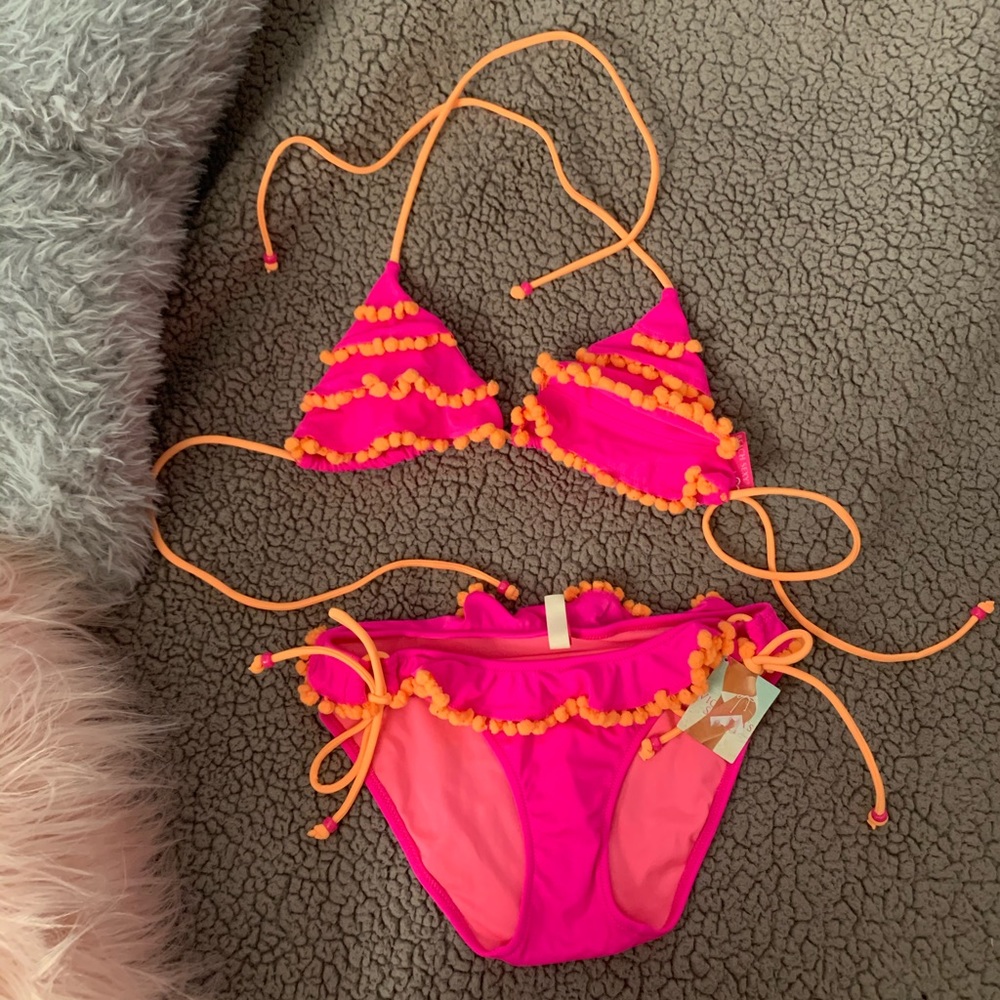 NWT Victoria Secret bikini size Small